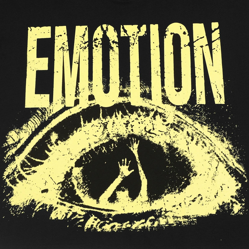 This custom manufacturer specializes in trendy boxy cropped t-shirts for all.